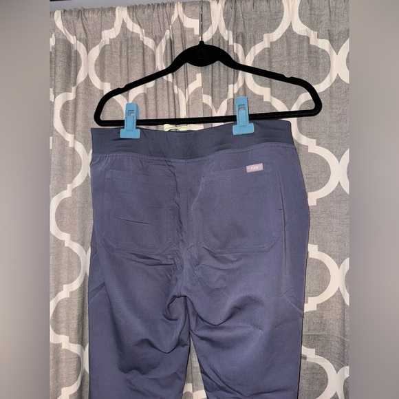 FIGS SCRUB SET - Picture 7 of 14